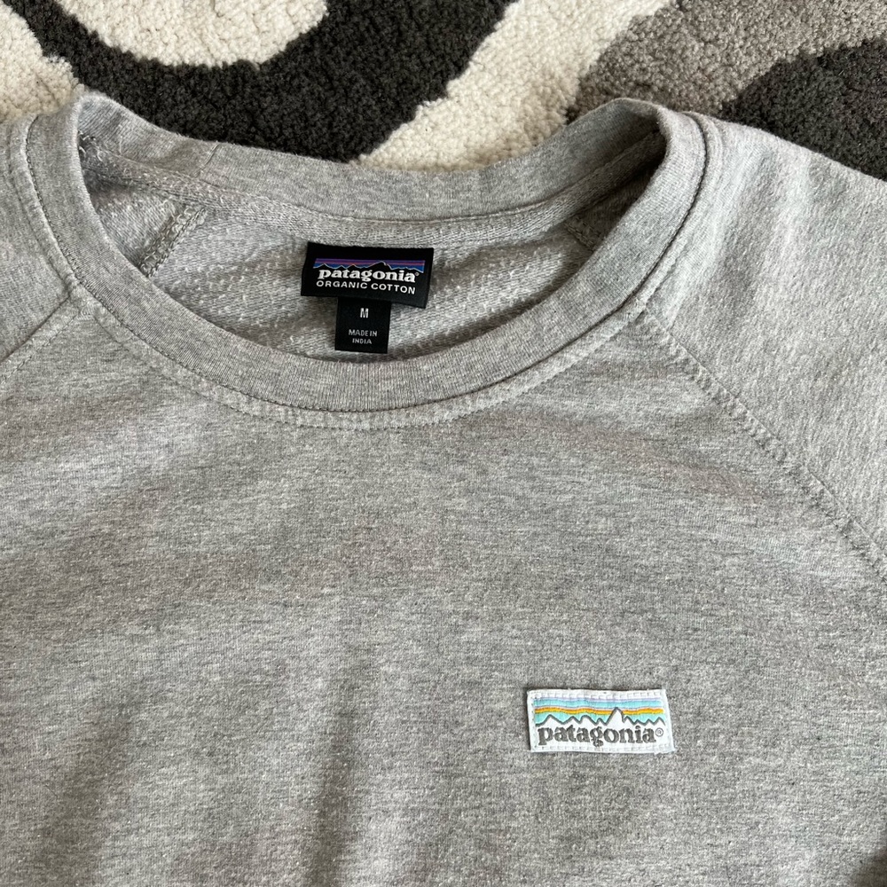 patagonia long sleeve crewneck size M